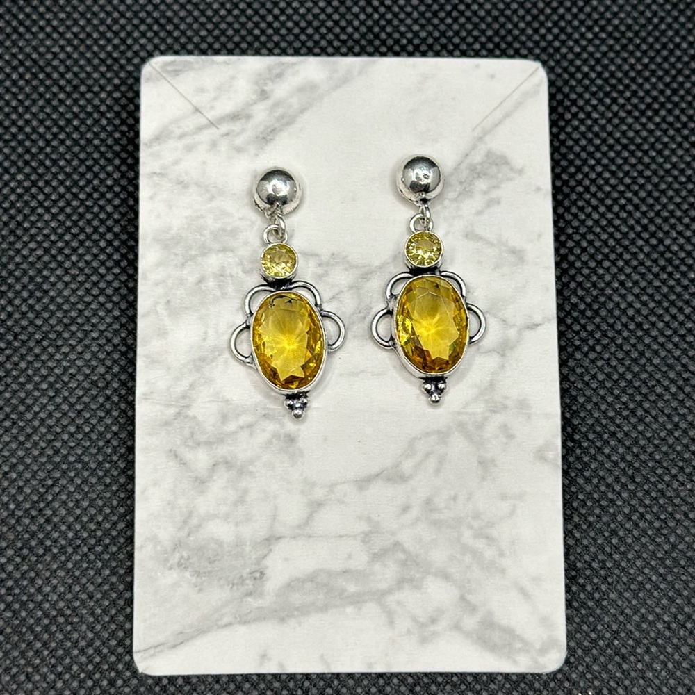 Citrine Oval Dangling Pierced earrings 💛 NWT